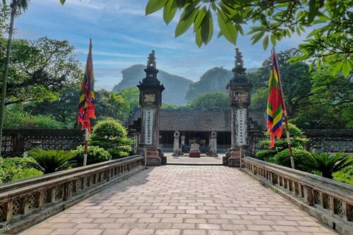 Hoa Lu temples
