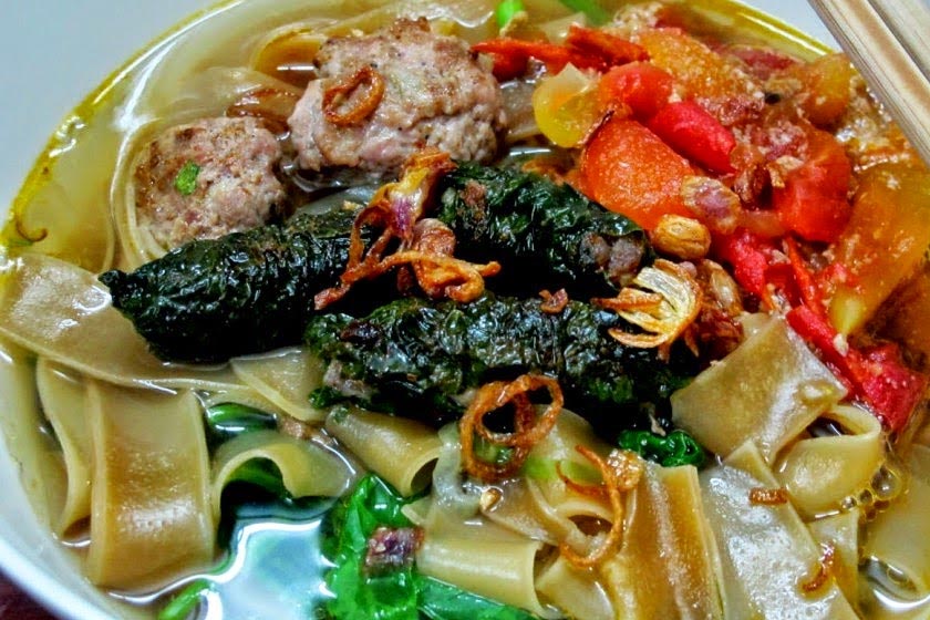Where to eat Hai Phong red noodle?