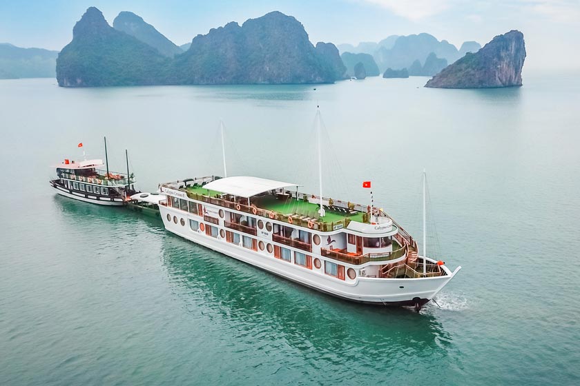 Tàu du lịch Calypso hạng 4 sao thăm vịnh Lan Hạ, Hải Phòng