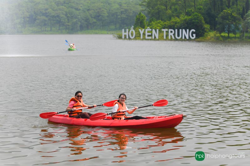 Chèo Kayak trên hồ Yên Trung