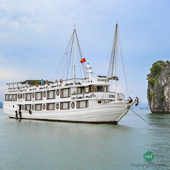 5 Traditional style boat in Halong bay rather than the modern cruise ...