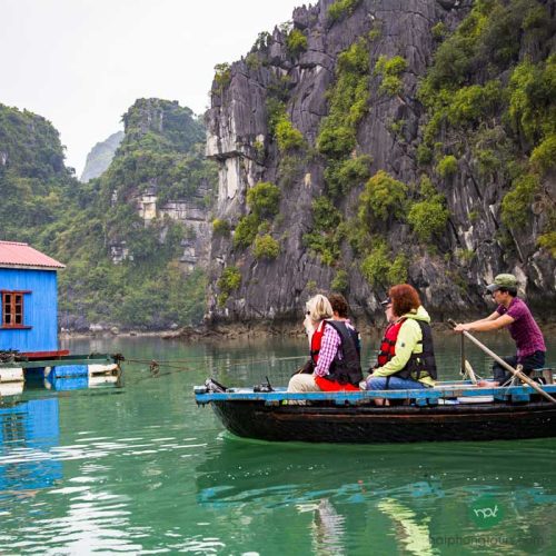 Boat ride with Renea cruise in Bai Tu Long bay