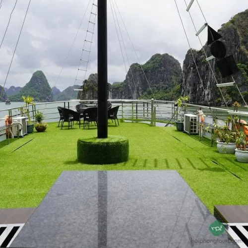 Sundeck Halong bay day tour budget package