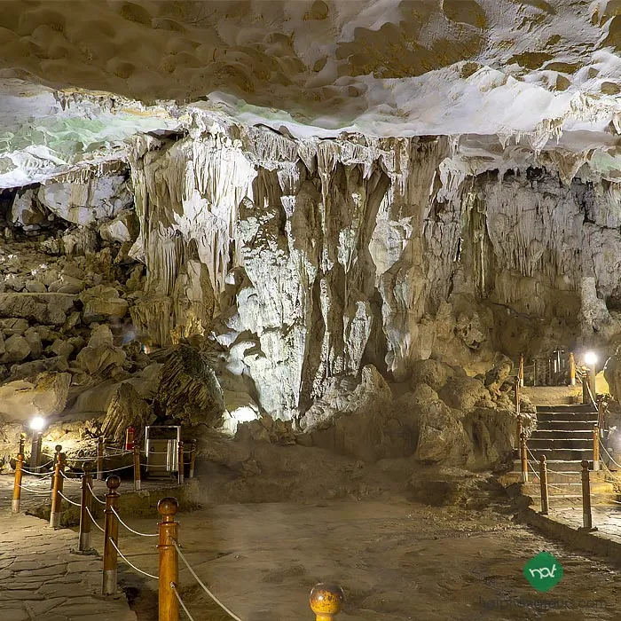 Sung sot cave in Halong