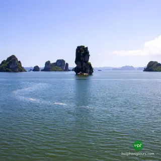 Bai Tu Long Bay