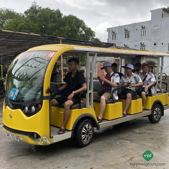 Xe điện trên đảo Cô Tô