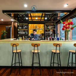 Restaurant & Bar